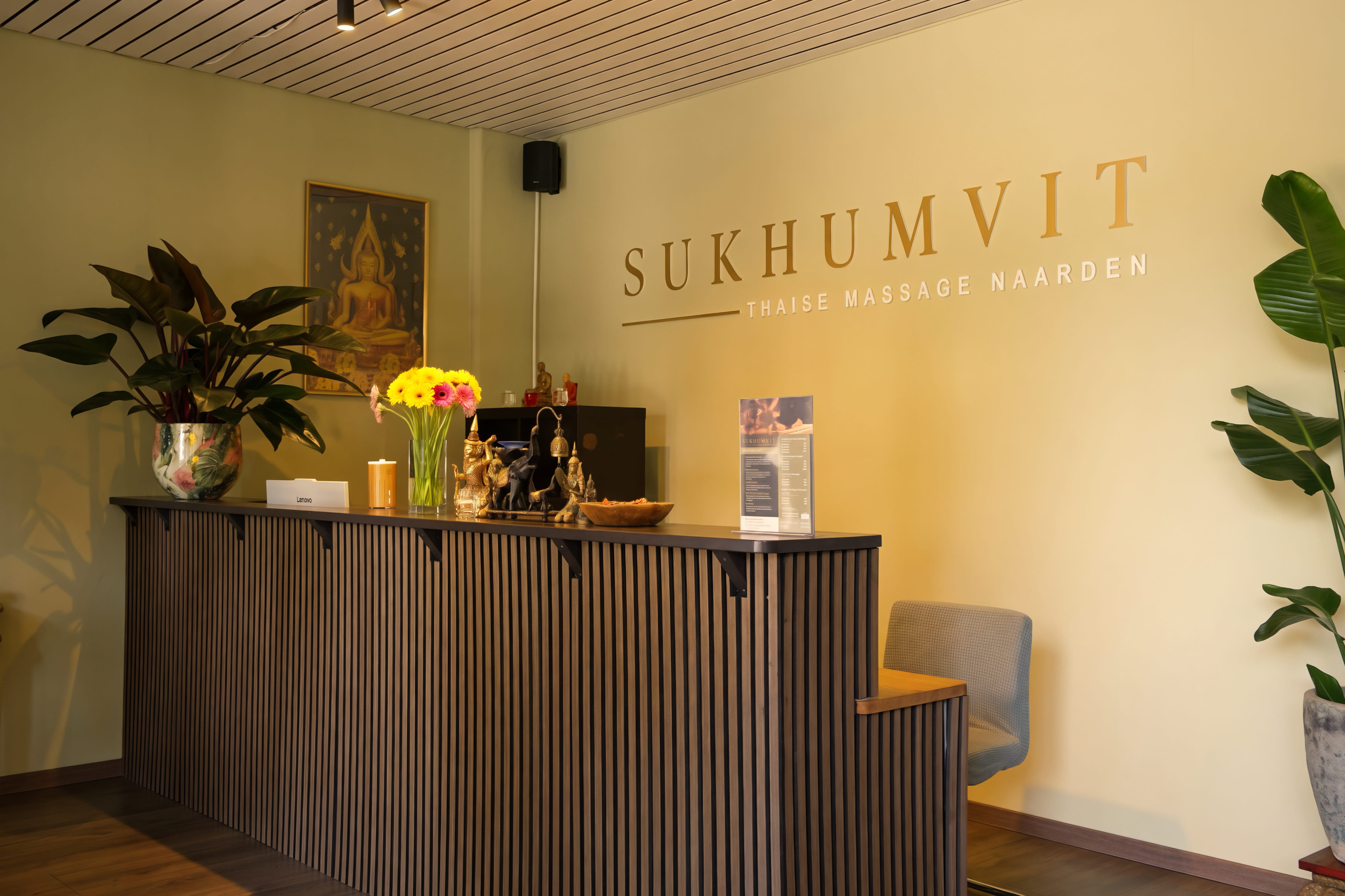 Het team van Sukhumvit Thaise Massage verwelkomt u bij de receptie in Naarden